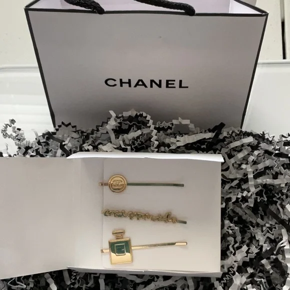 ⭐️NEW Chanel Gold Hair Pins - Picture 1 of 3